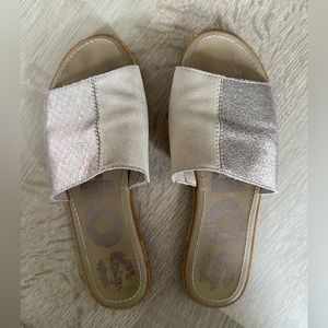 Sorel Tan & Rose Gold Flat Sandals